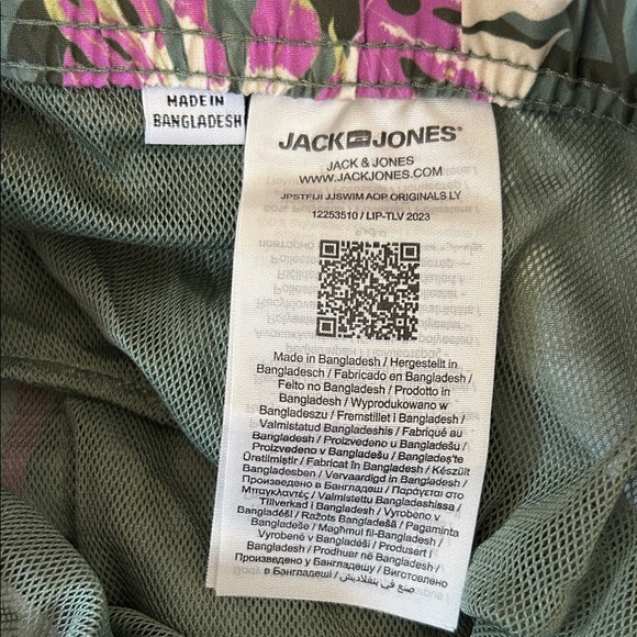 Jack & Jones Swim Shorts with Floral Print in Green - Picture 5 of 6